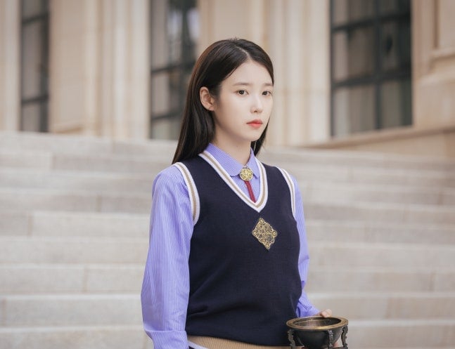 [정보/소식] 대군부인) '21세기 대군부인' 아이유, 비주얼 역대급 '재벌 평민' 변신 | 인스티즈