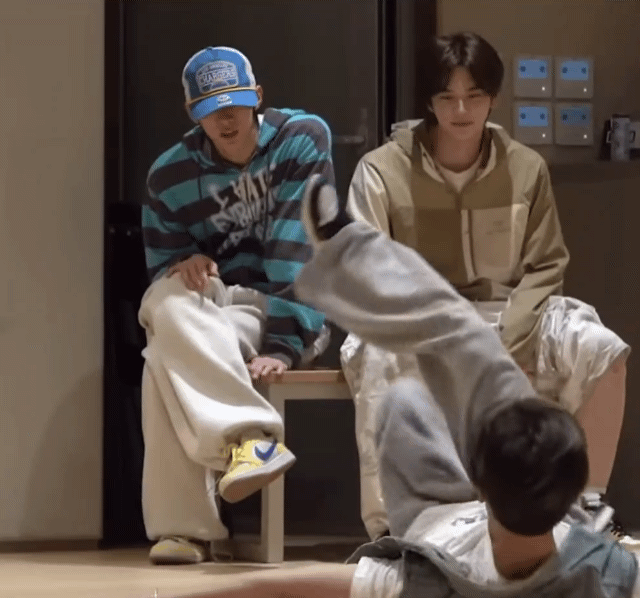 [잡담] 아이돌들 쇼츠 구경하는데 육아에 지쳐버린 부모님 같으시다 | 인스티즈