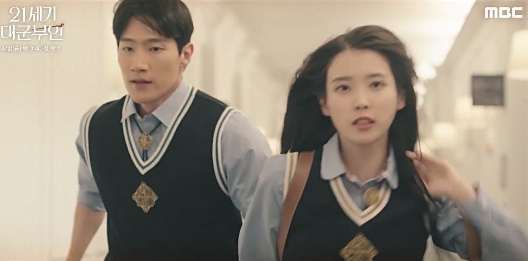 [잡담] 대군부인) 교복 로고 엄청 크진 않네 | 인스티즈