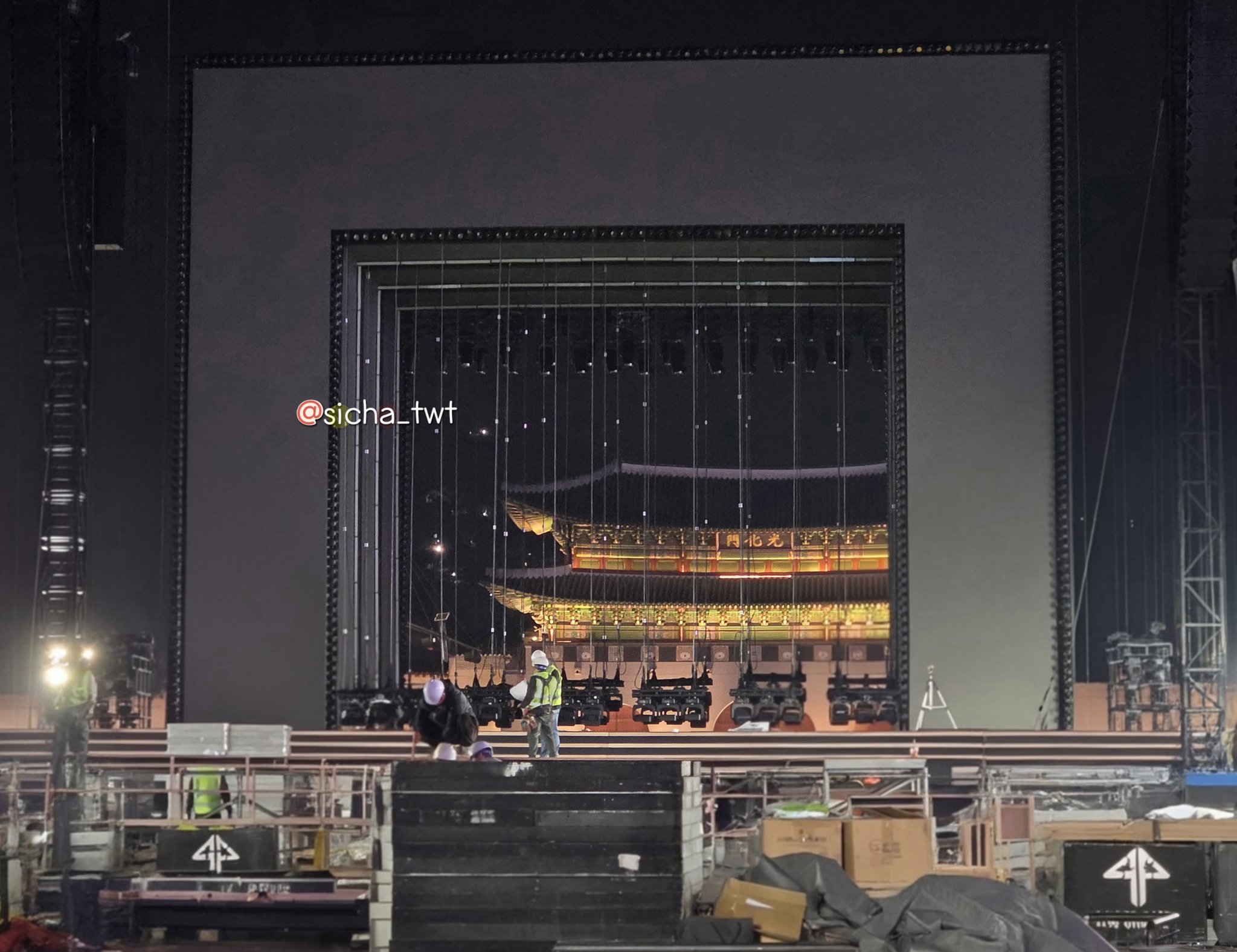 [잡담] 와 약간 사이드뷰이긴 한데 광화문 무대 개예쁘긴 하겠다 ㅋㅋㅋ | 인스티즈