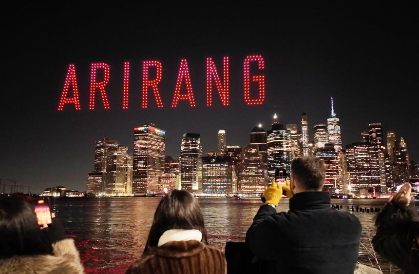 [잡담] [단독] BTS, 뉴욕 브루클린 브릿지 상공서 드론쇼로 컴백 포문 열었다 | 인스티즈