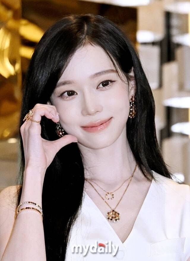 [공식] 에스파 윈터, 분쟁·재해 지역 어린이 위해 1억 원 기부…선한 영향력 +삼성병원 1억 기부 추가 | 인스티즈