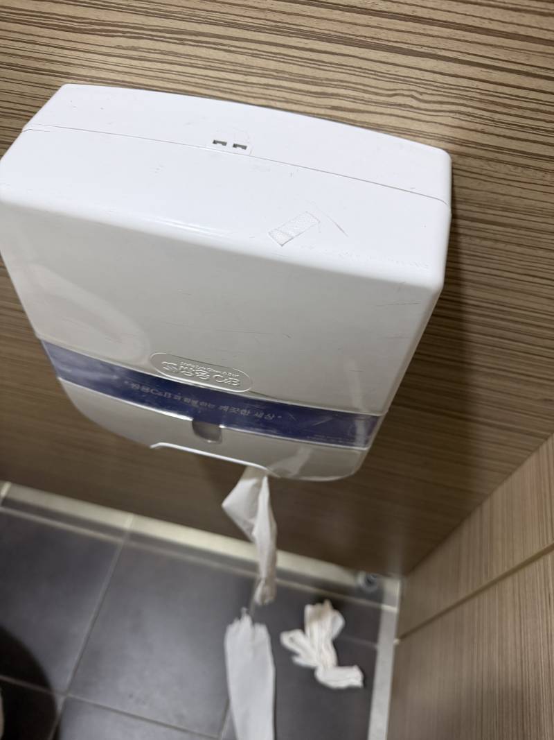 [잡담] 공중화잘실 여기에 옷이라도 스치면 안 찝찝해? | 인스티즈