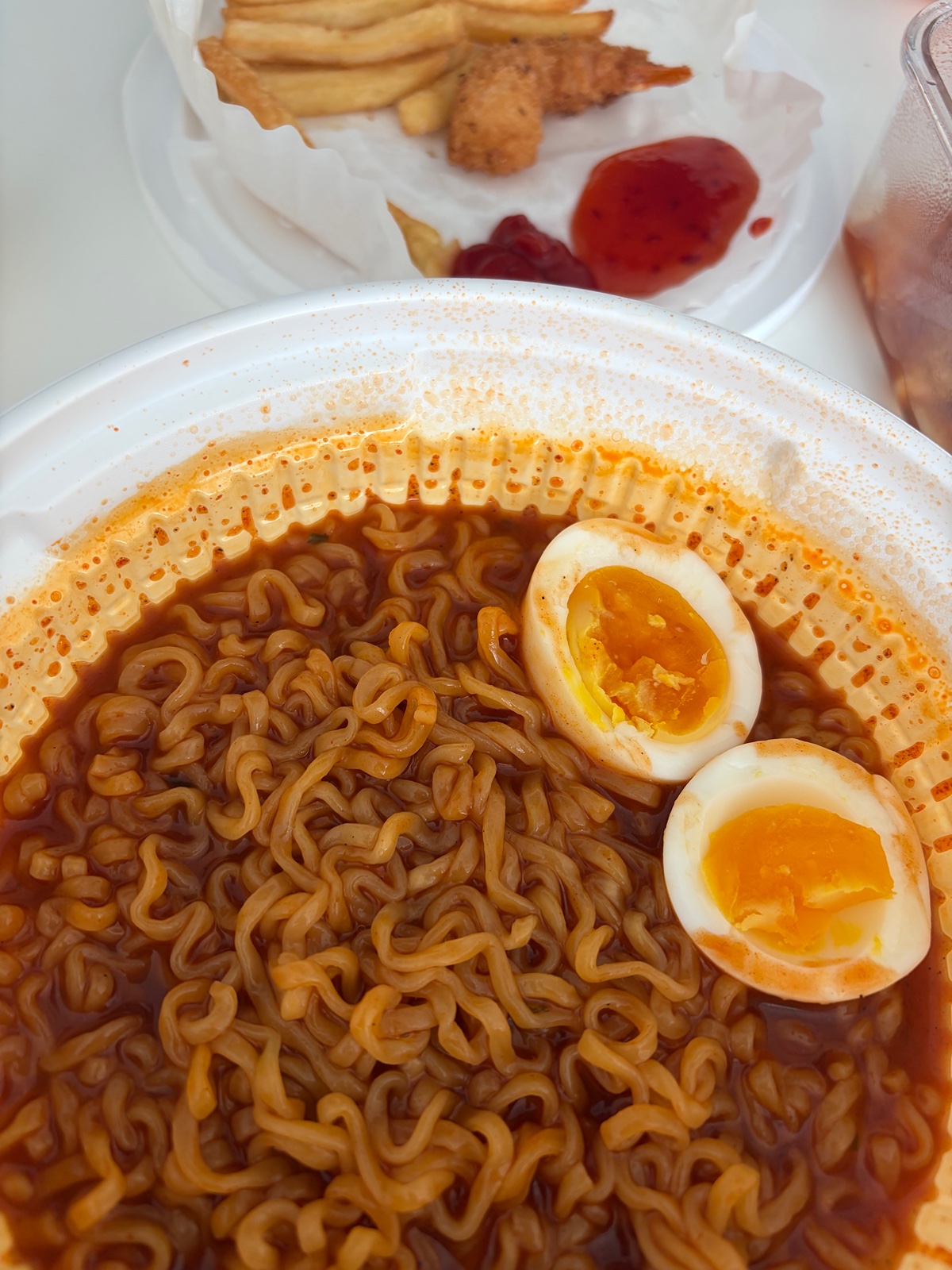 [잡담] 요즘 핫하다던데 | 인스티즈