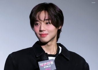 [잡담] 박지훈 여친은 얼마나 예쁘게 생겨야되는거임? | 인스티즈