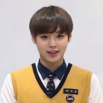 [잡담] 박지훈 여친은 얼마나 예쁘게 생겨야되는거임? | 인스티즈