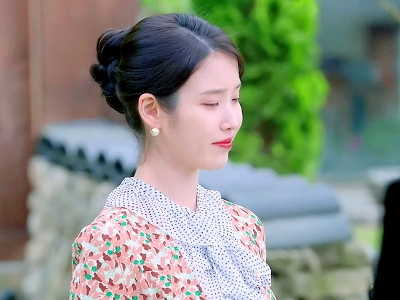 [잡담] 대군부인) 아이유가 쳐다보는사람이 카메오일꺼가테 ㅋㅋ | 인스티즈