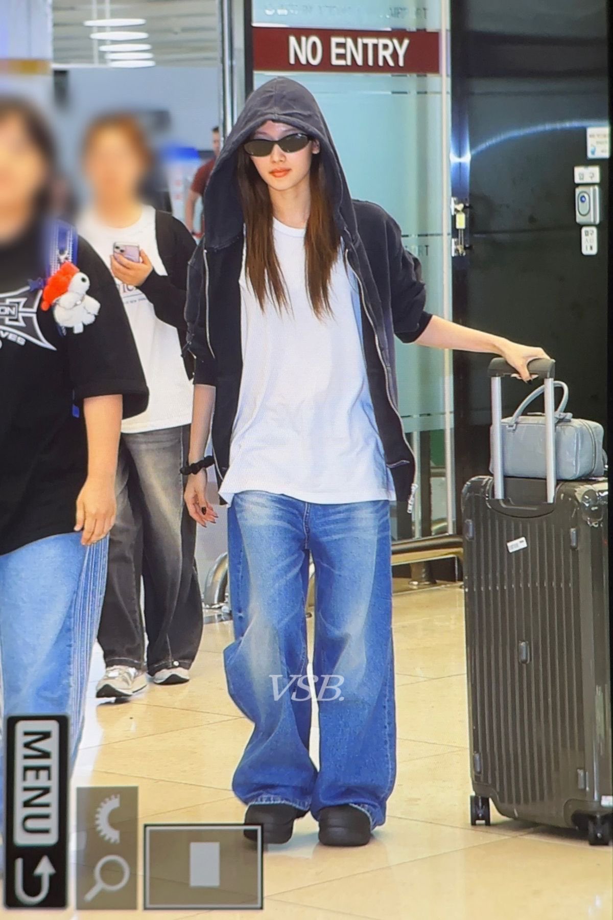 [잡담] 트와이스 멤버같은데 청바지 정보 아는익? | 인스티즈