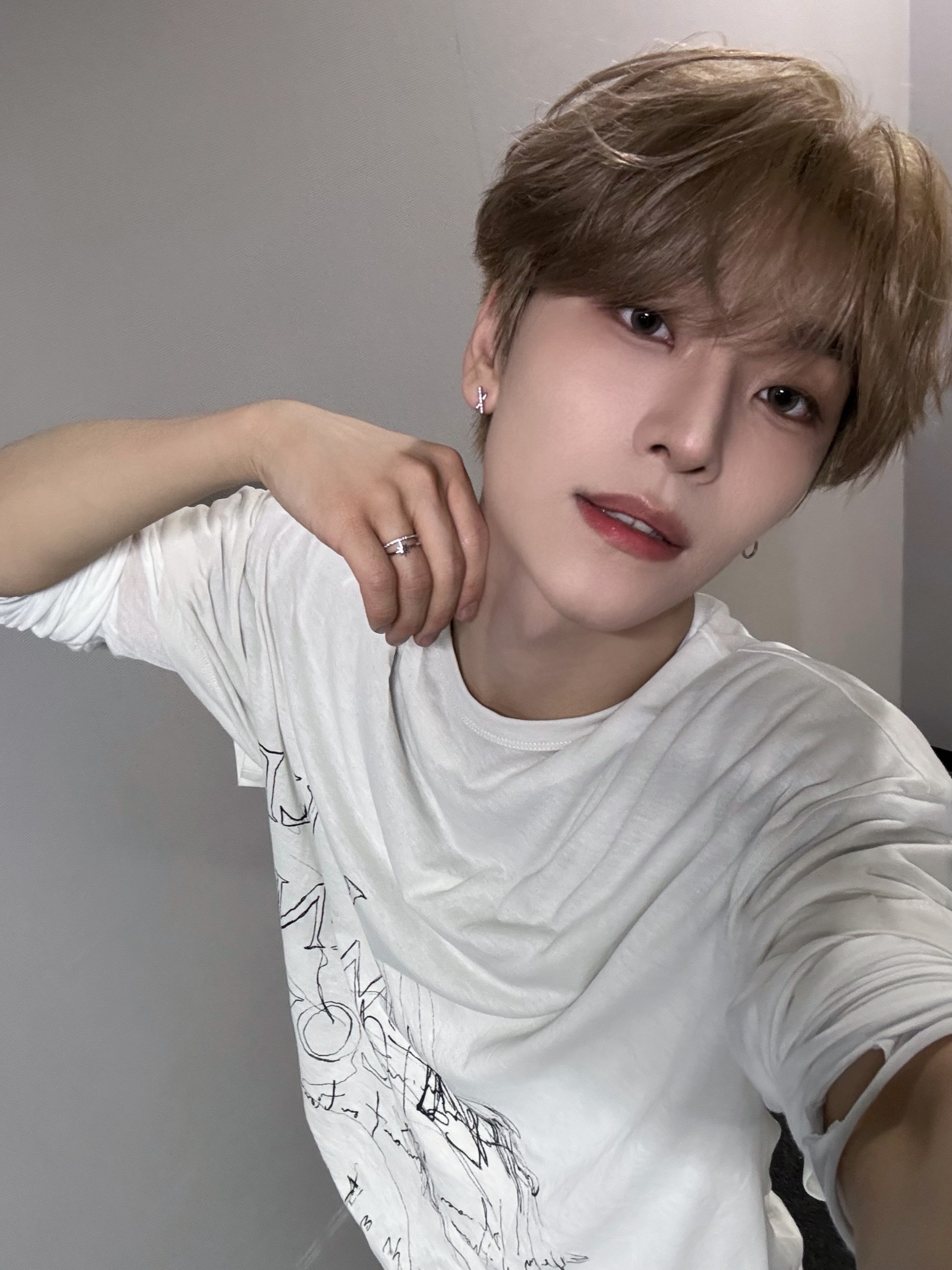 [잡담] 허씬롱 흑발이 나아? | 인스티즈