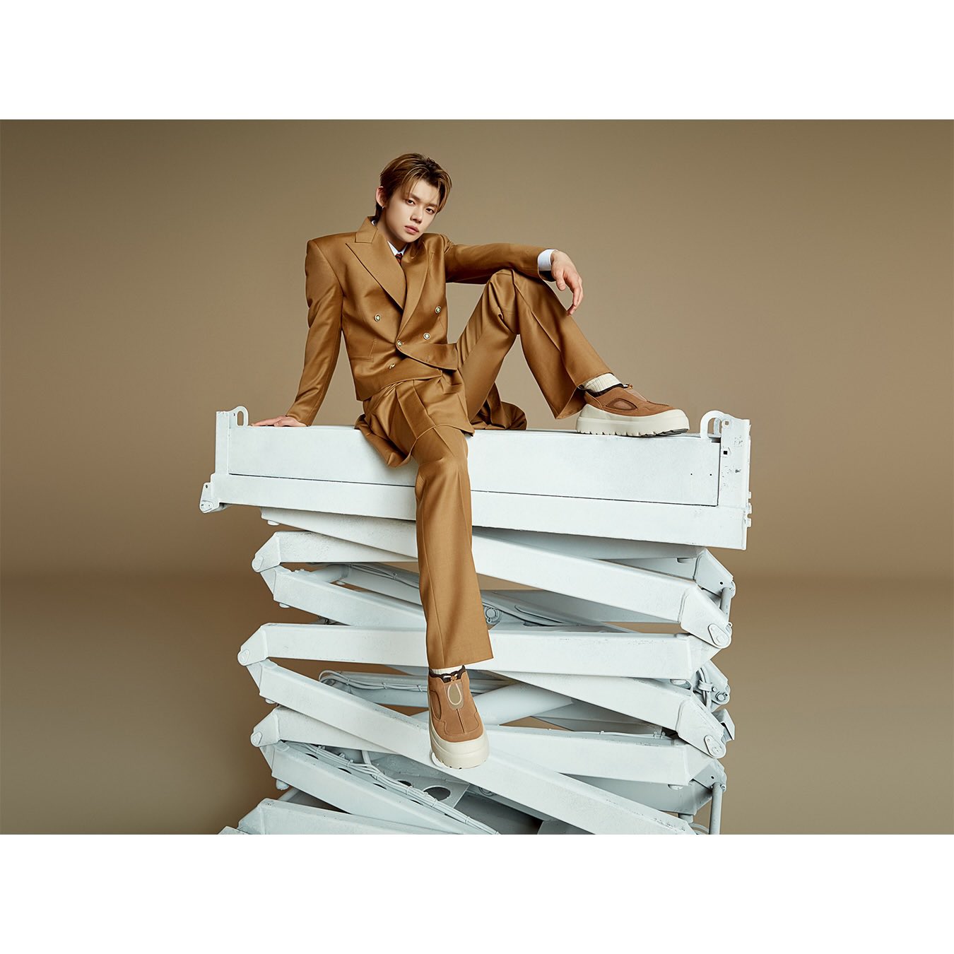 [잡담] 연준 어그 화보 보는데 다리가 진짜 너무길어 | 인스티즈