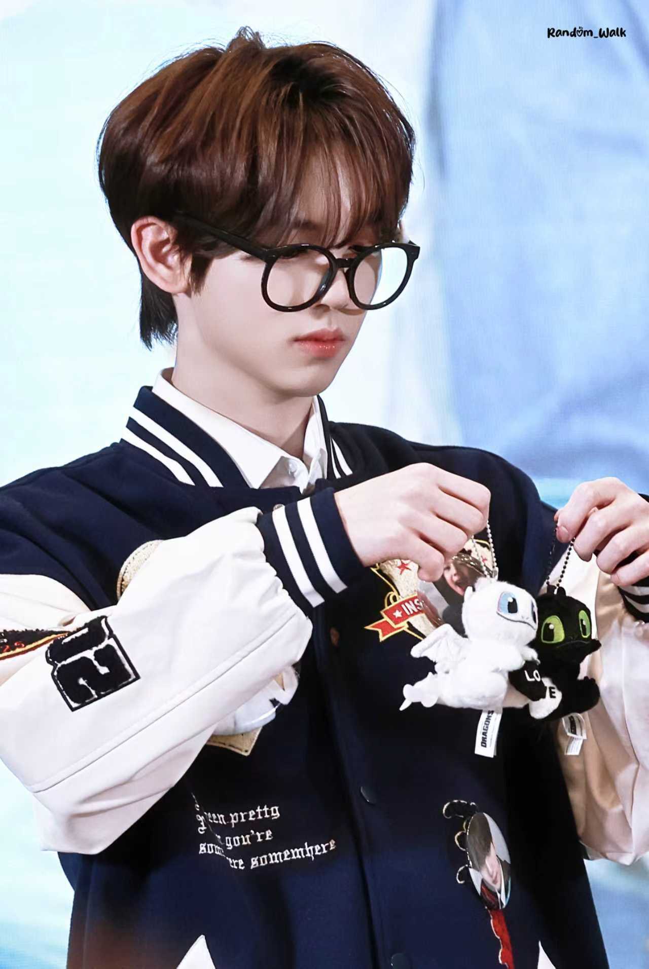 [잡담] 한유진 생일이라고 홈마분들 사진 푸는데 | 인스티즈