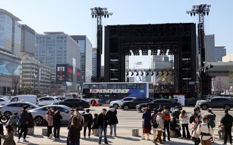 [정보/소식] 결혼식 날벼락"… 광화문 하객들, 경찰버스 타고 결혼식장 간다 | 인스티즈