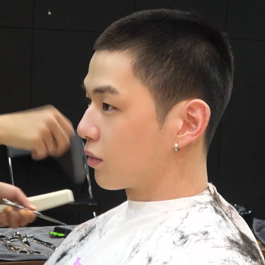[잡담] 강다니엘 삭발 직전에 바보헤어컷 했는데 | 인스티즈