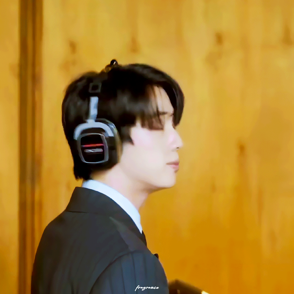 [잡담] 방탄 진 왜 이렇게 잘생겼지 | 인스티즈