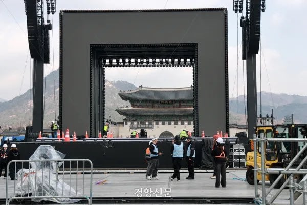 [잡담] 광화문에 무대설치 해둔 거 좀 둔탁해보임 | 인스티즈