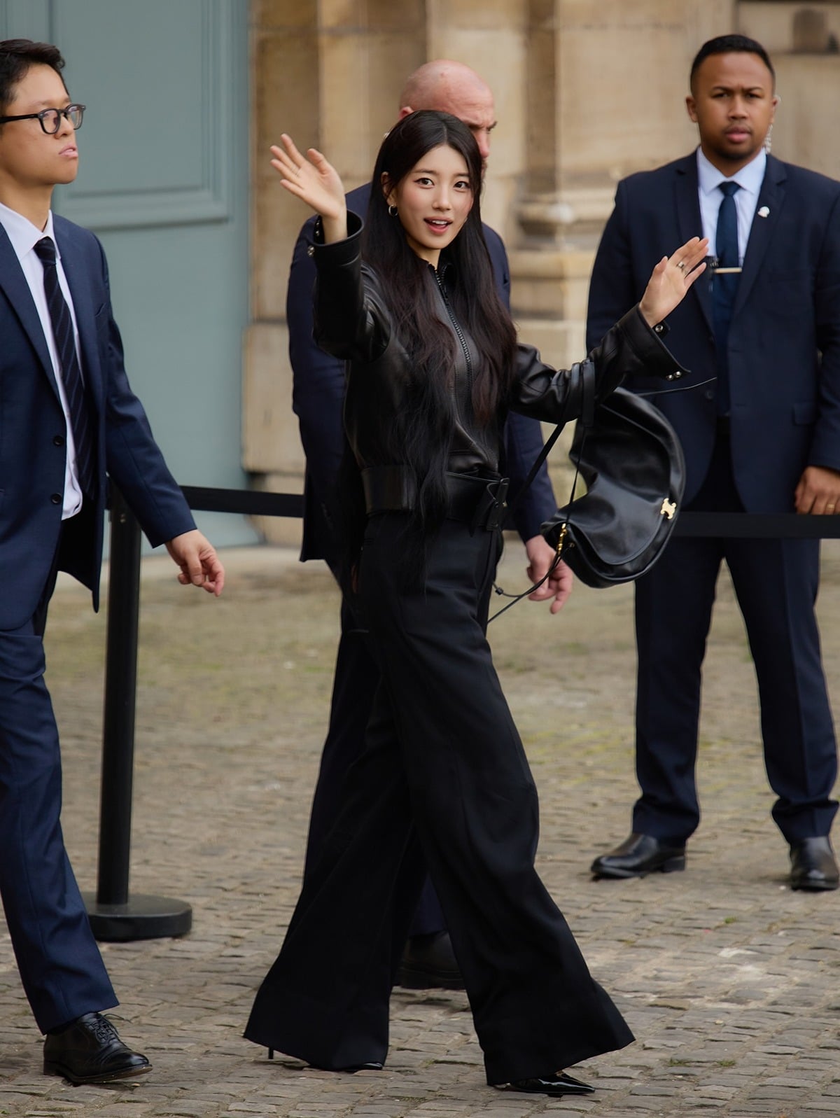 [잡담] 수지) 수지 x 셀린느 파리패션위크 Celine's Hiver 2026 Show 해외잡지사에 올라온 고화질 사진들 | 인스티즈