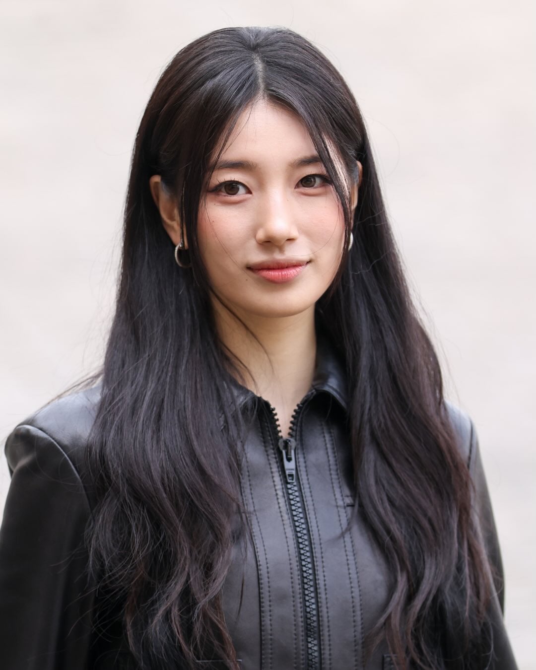 [잡담] 수지) 수지 x 셀린느 파리패션위크 Celine's Hiver 2026 Show 해외잡지사에 올라온 고화질 사진들 | 인스티즈