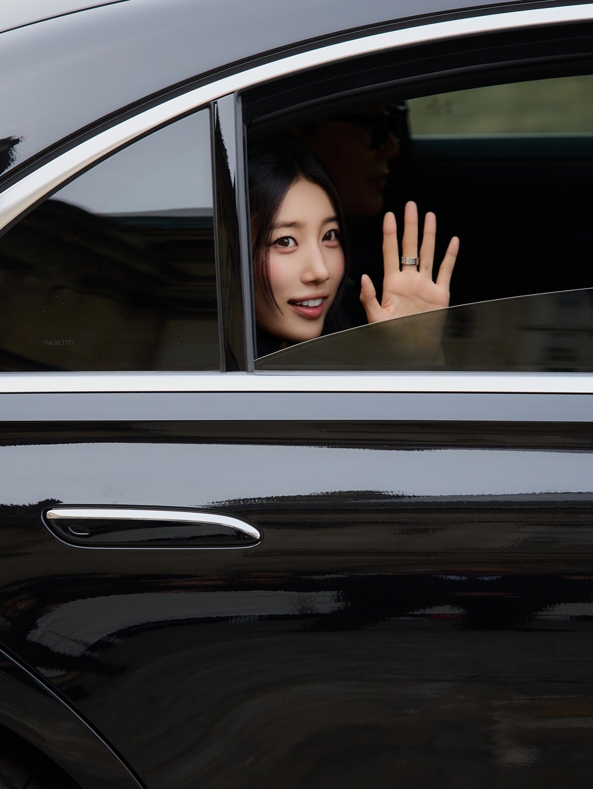 [잡담] 수지) 수지 x 셀린느 파리패션위크 Celine's Hiver 2026 Show 해외잡지사에 올라온 고화질 사진들 | 인스티즈