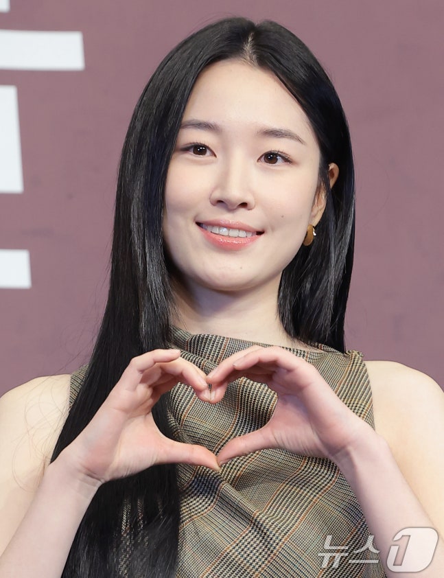 [정보/소식] [단독] '경도'·'메인코' 원지안, 차기작은 '무명의 등불'…채종협과 첫 사극 | 인스티즈