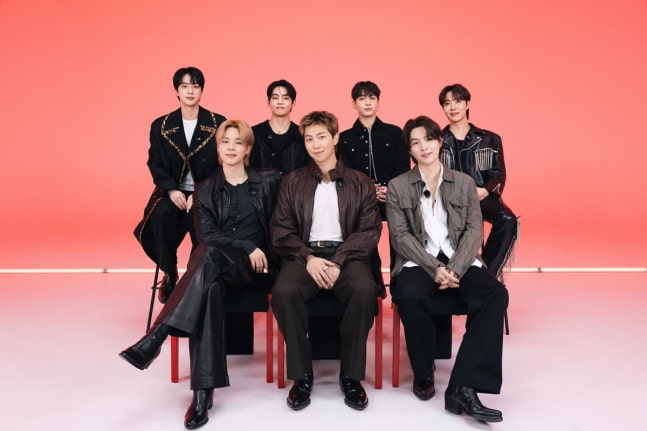 [정보/소식] "평냉 같은 매력"…BTS, 아미가 궁금한 모든 것에 답했다 | 인스티즈