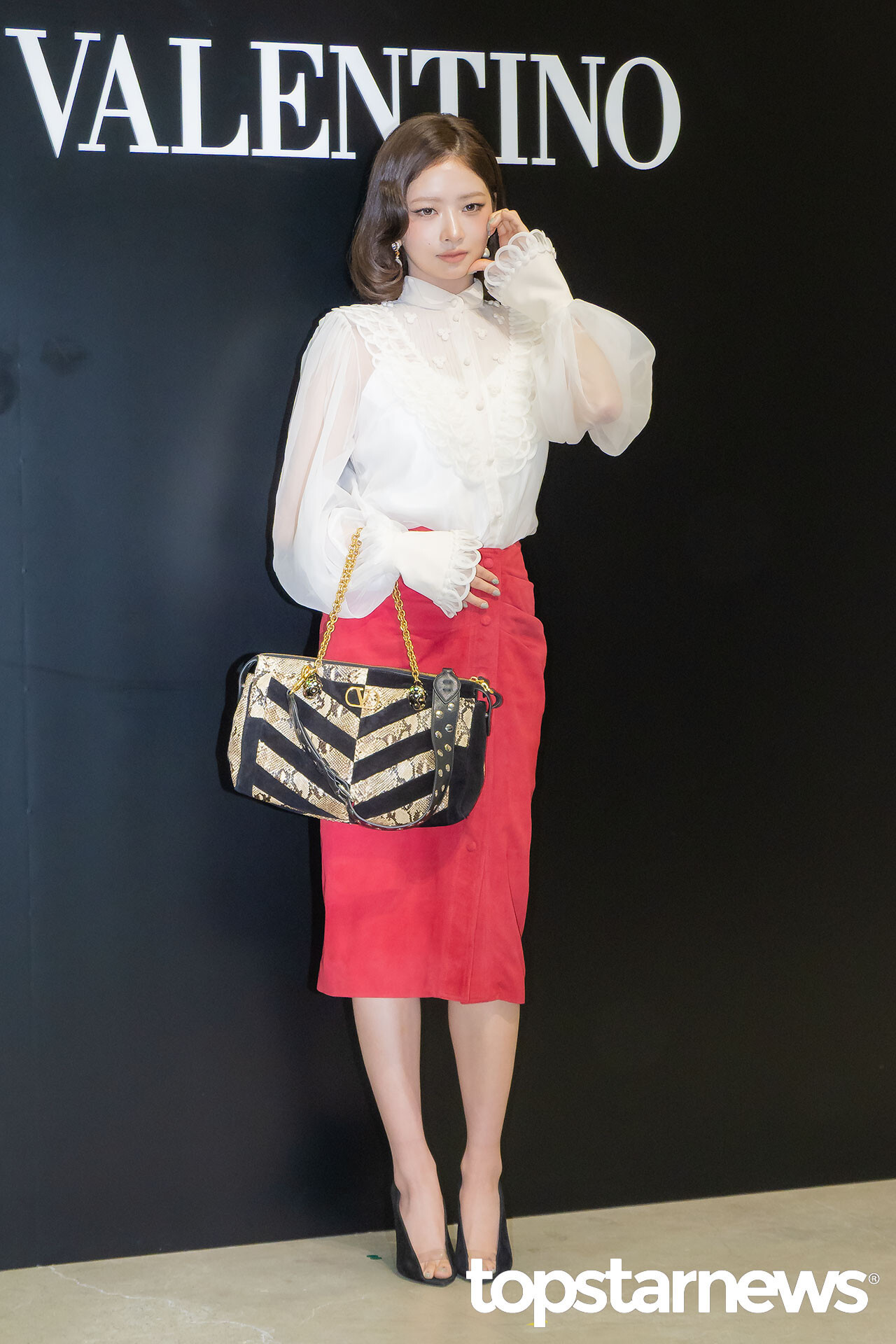 [잡담] 어제자 발렌티노 포토콜 참석한 아이브 리즈 레이 | 인스티즈