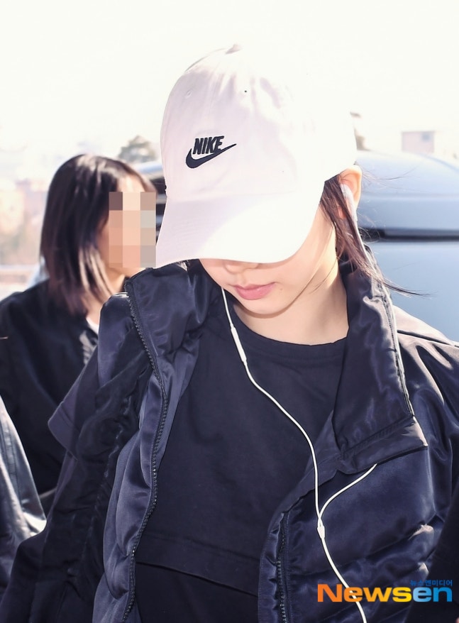 [잡담] 오늘 공항 출국한 에스파 기사사진 | 인스티즈