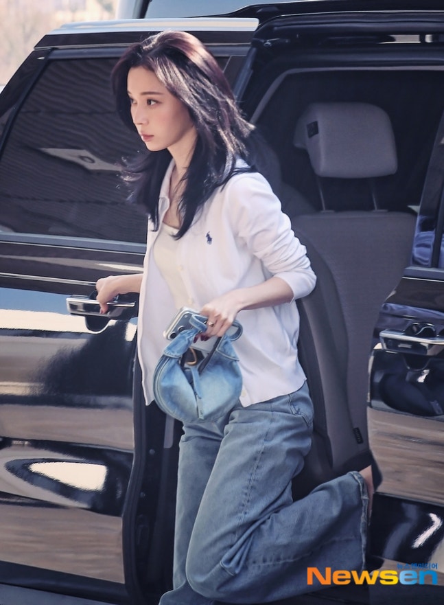 [잡담] 오늘 공항 출국한 에스파 기사사진 | 인스티즈