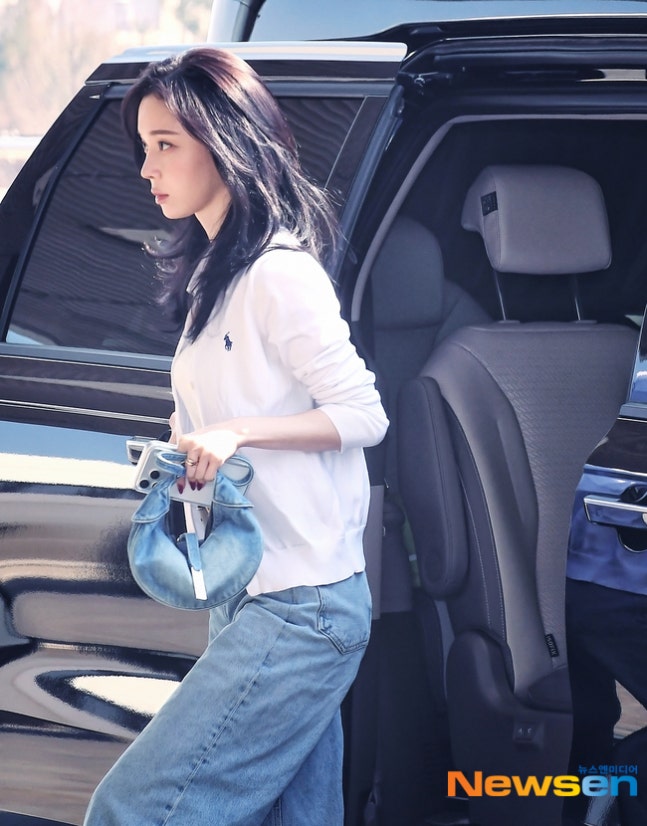 [잡담] 오늘 공항 출국한 에스파 기사사진 | 인스티즈