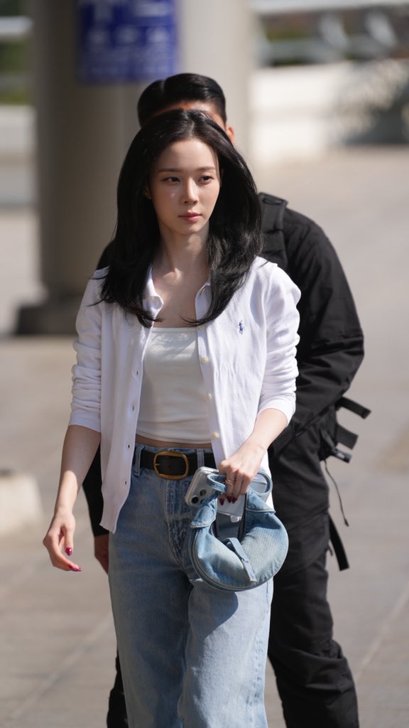 [잡담] 오늘 공항 출국한 윈터 | 인스티즈