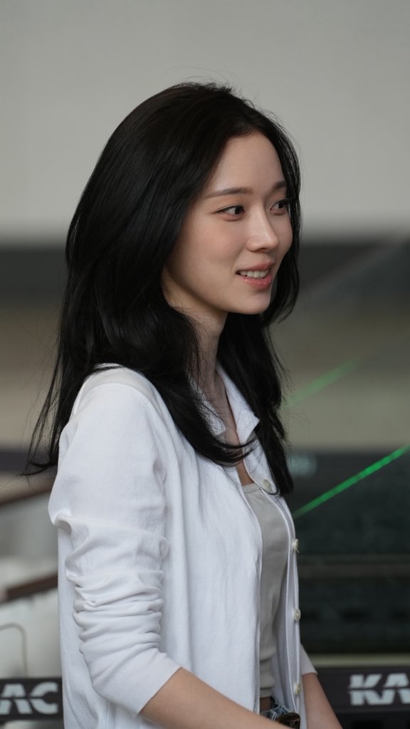 [잡담] 오늘 공항 출국한 윈터 | 인스티즈