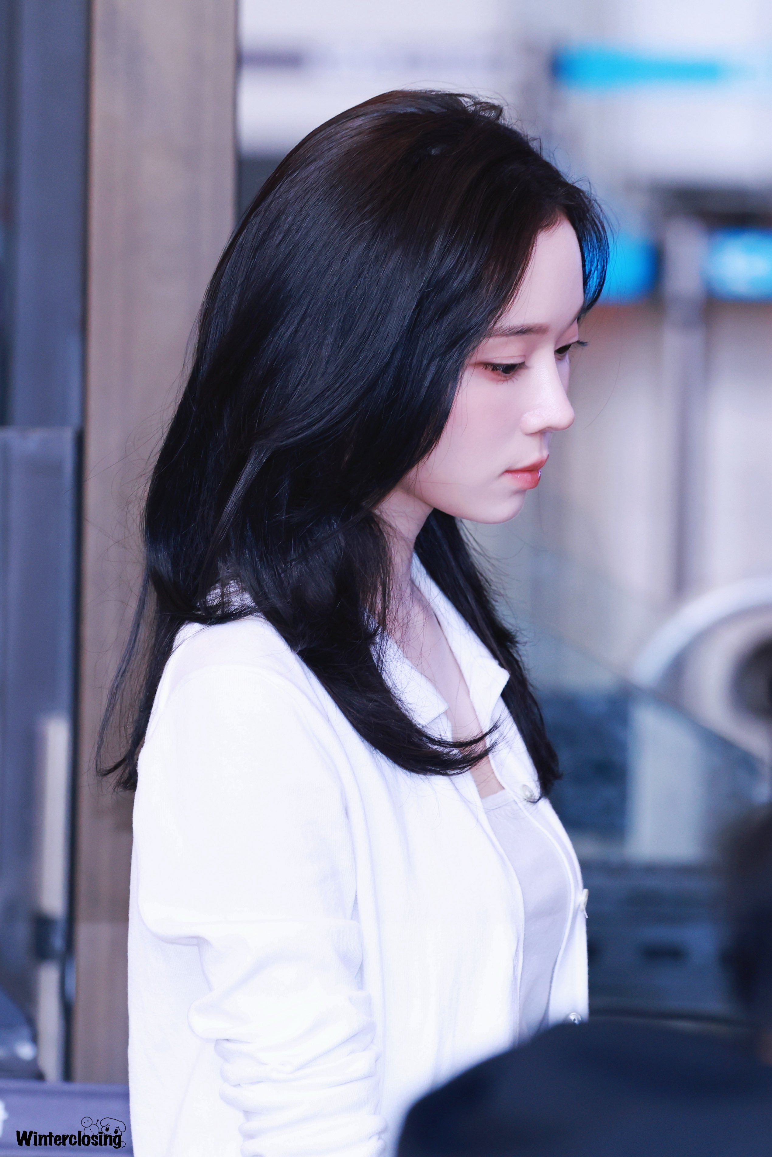 [잡담] 오늘 공항 출국한 윈터 | 인스티즈