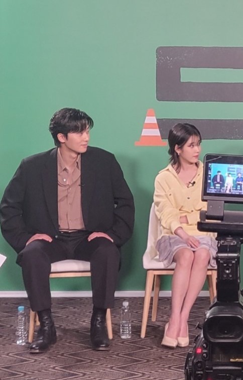 [잡담] 아이유 박서준도 덩치차이 엄청났구나 | 인스티즈