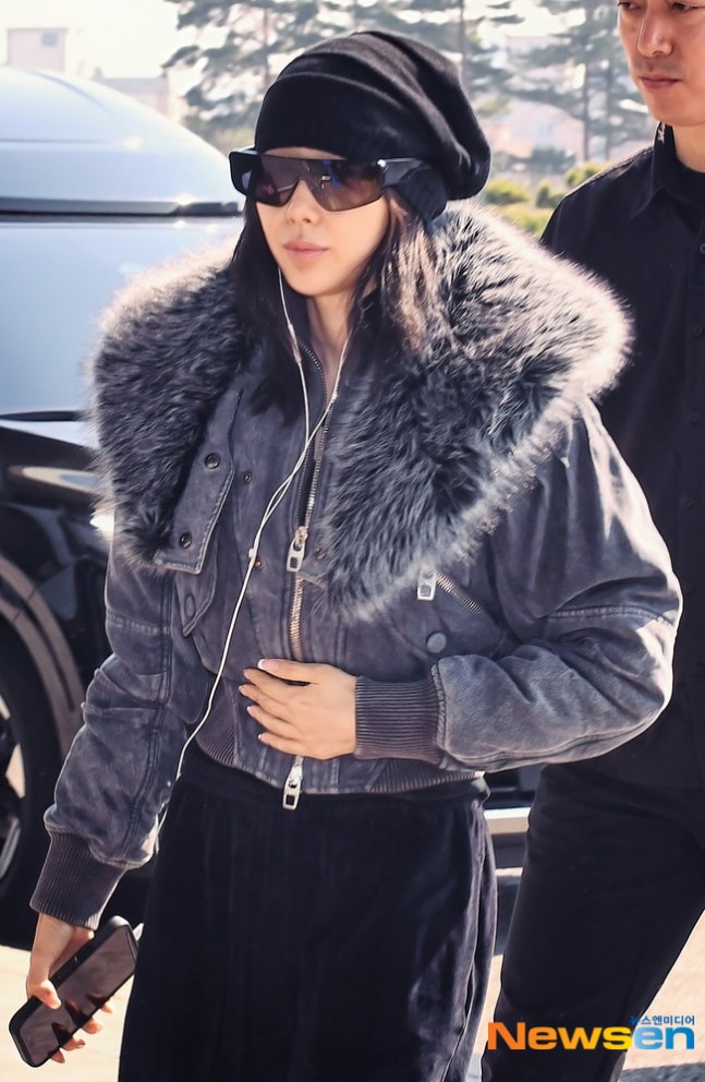 [잡담] 오늘 공항 출국한 에스파 기사사진 | 인스티즈