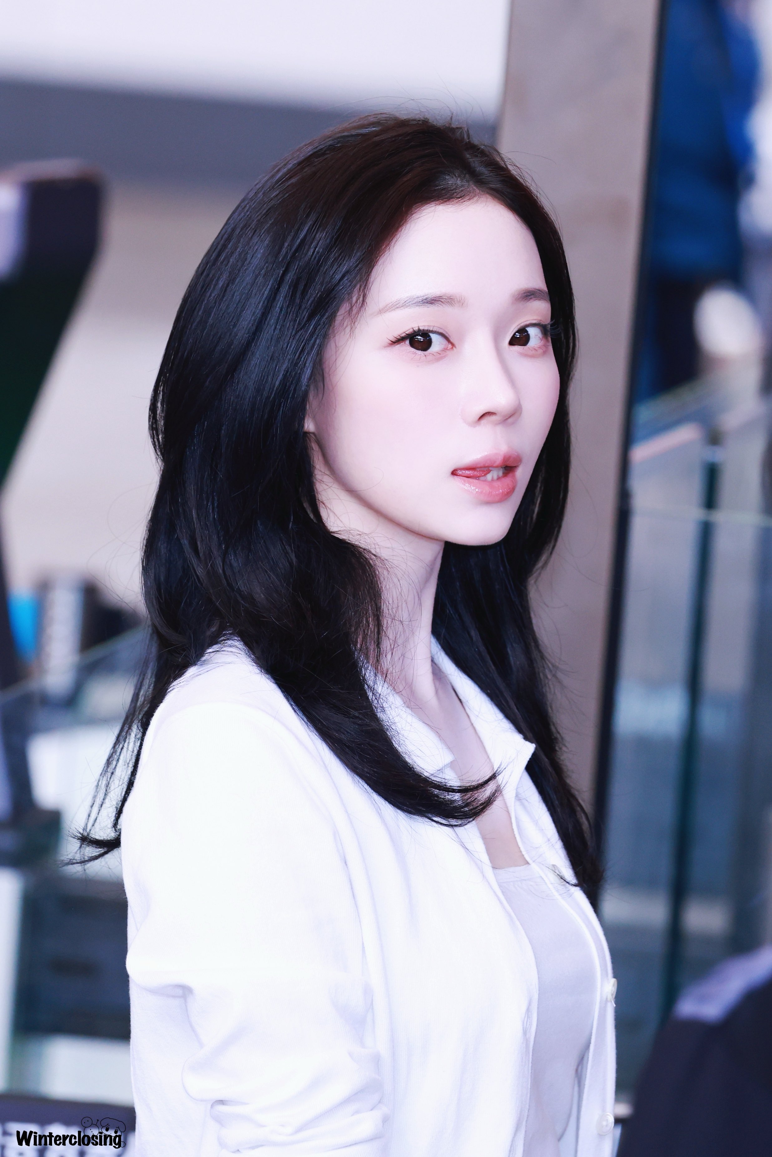 [잡담] 오늘 공항 출국한 윈터 | 인스티즈