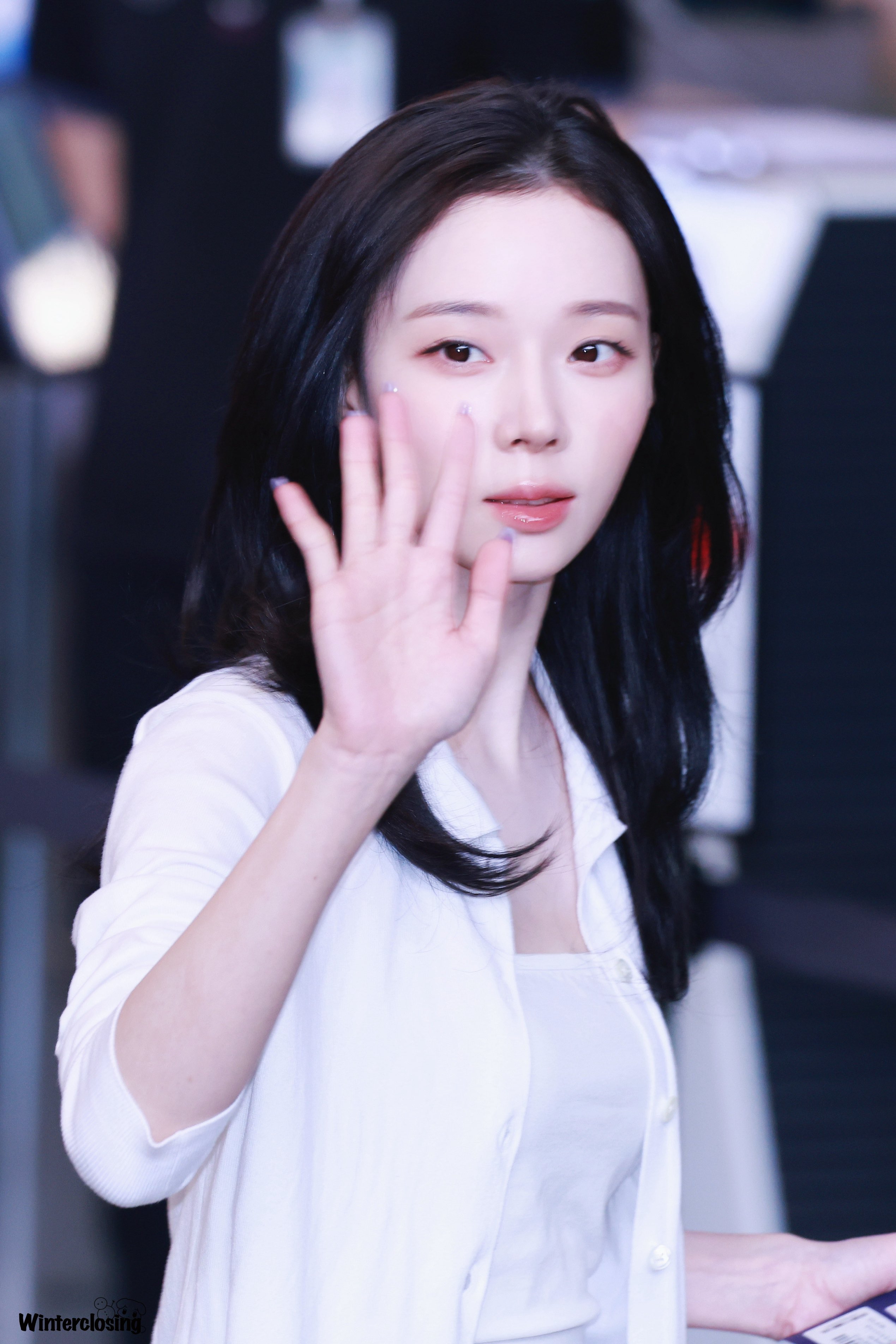 [잡담] 오늘 공항 출국한 윈터 | 인스티즈