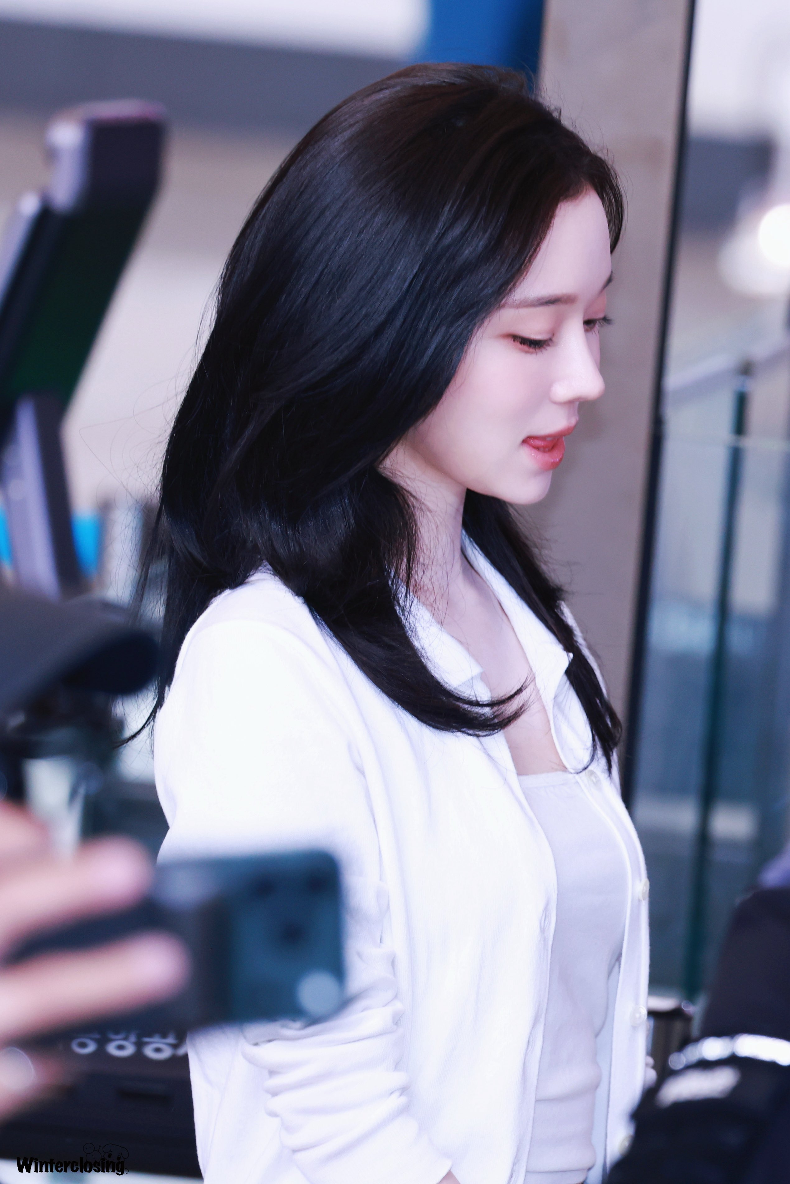 [잡담] 오늘 공항 출국한 윈터 | 인스티즈