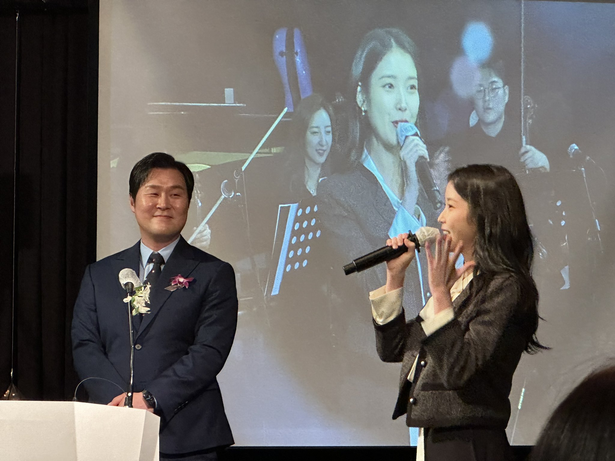[잡담] 아이유보는 윤경호표정 ㅋㅋㅋㅋㅋㅋㅋㅋㅋㅋ | 인스티즈