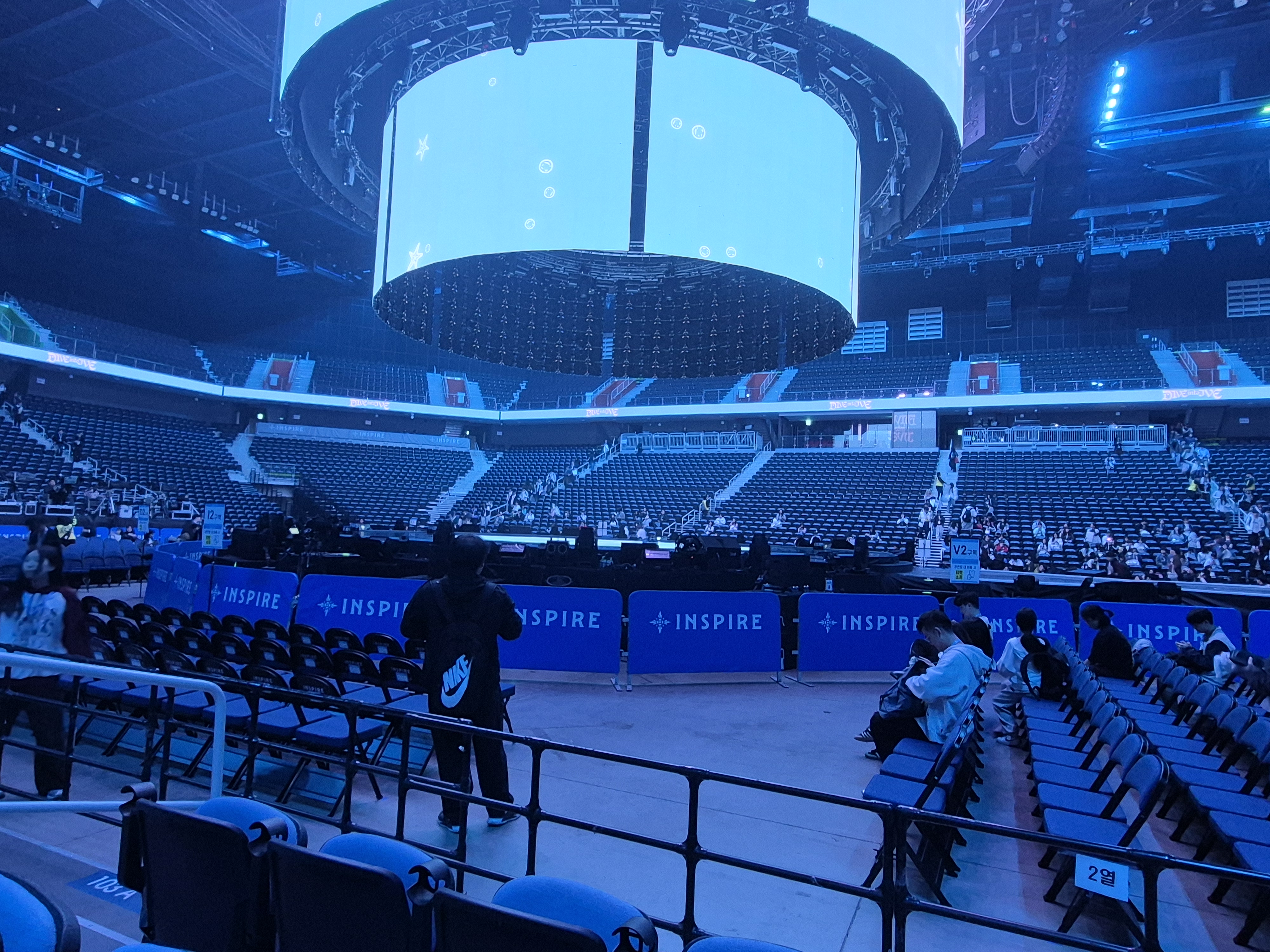 [잡담] 와 이거 확대안한거 진짜 가깝다... | 인스티즈