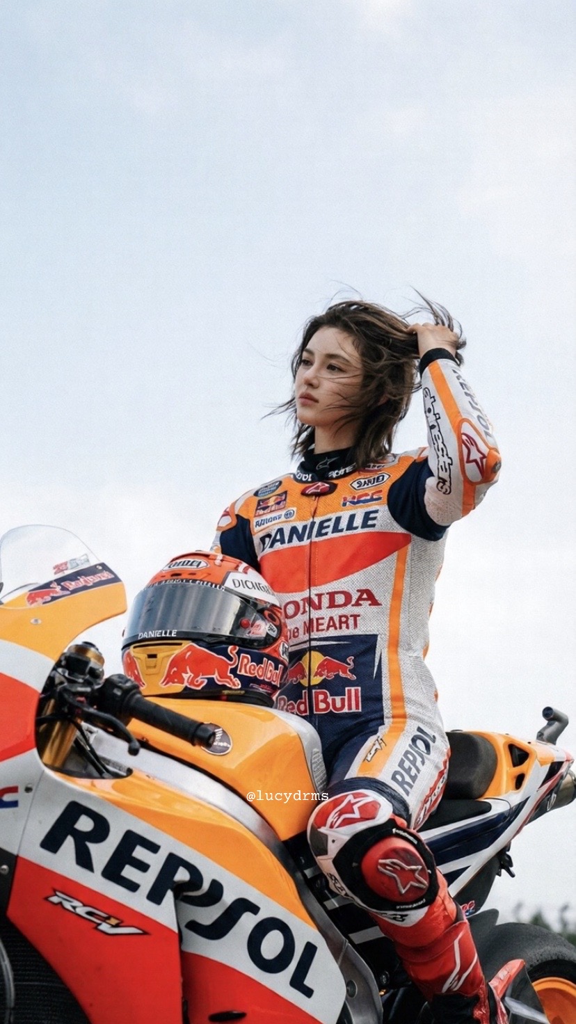 [잡담] 뉴진스 오토바이 합성인거 같은데 개쩐다 | 인스티즈