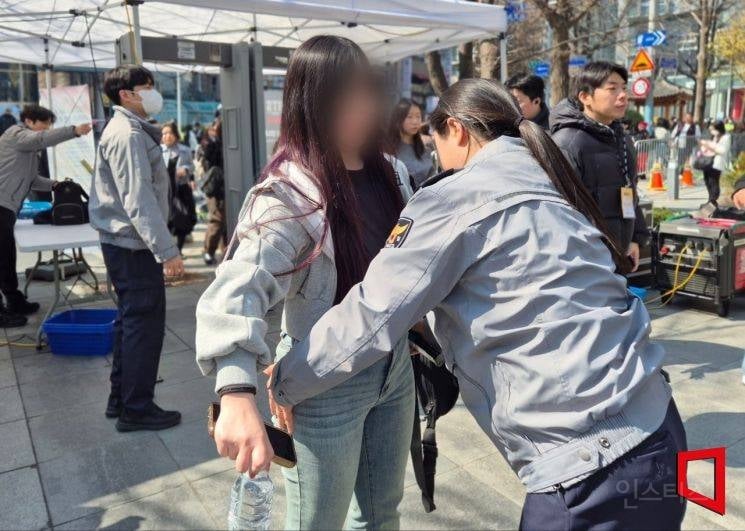 🚨현재 쏟아지고 있는 BTS 광화문 공연으로 인한 시민들 피해 상황.JPG | 인스티즈