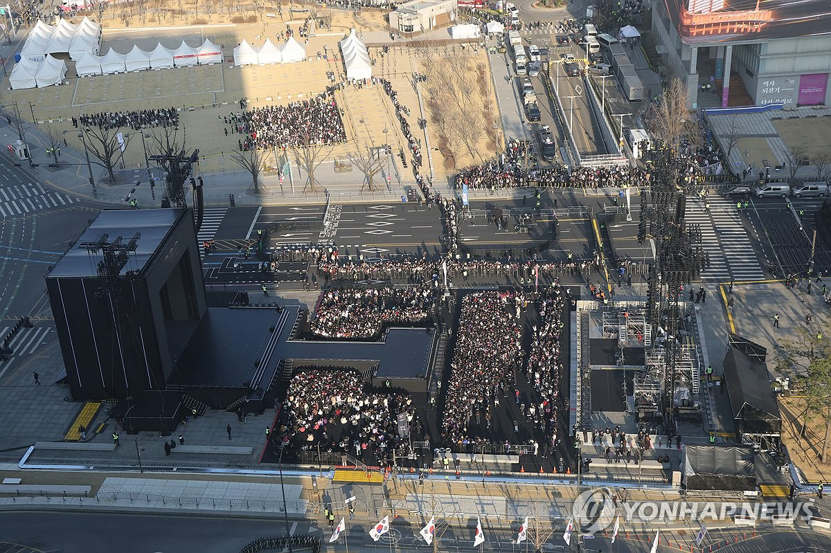 [정보/소식] BTS 광화문공연 관객 입장 시작 | 인스티즈