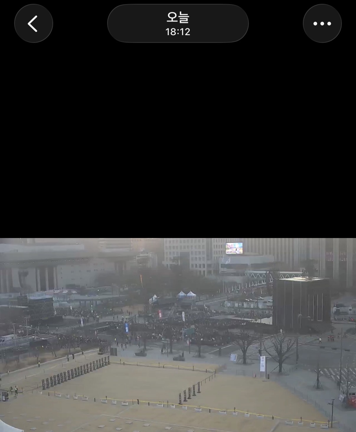 [잡담] 현재 실시간 오후 6시 12분 기준 광화문 인파.jpg | 인스티즈