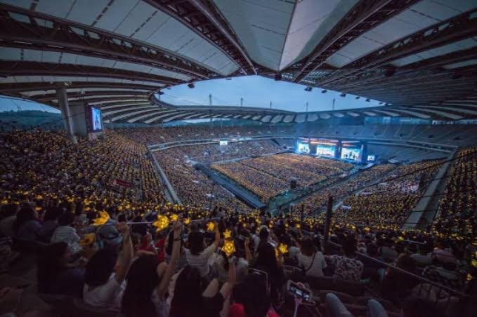 [잡담] 2016년 빅뱅 10주년 기념 상암 콘서트 8-9만명 | 인스티즈