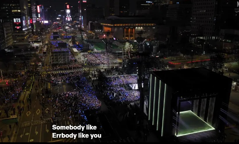 [잡담] 넷플릭스 방탄 라이브 관객석 풀샷.jpg | 인스티즈