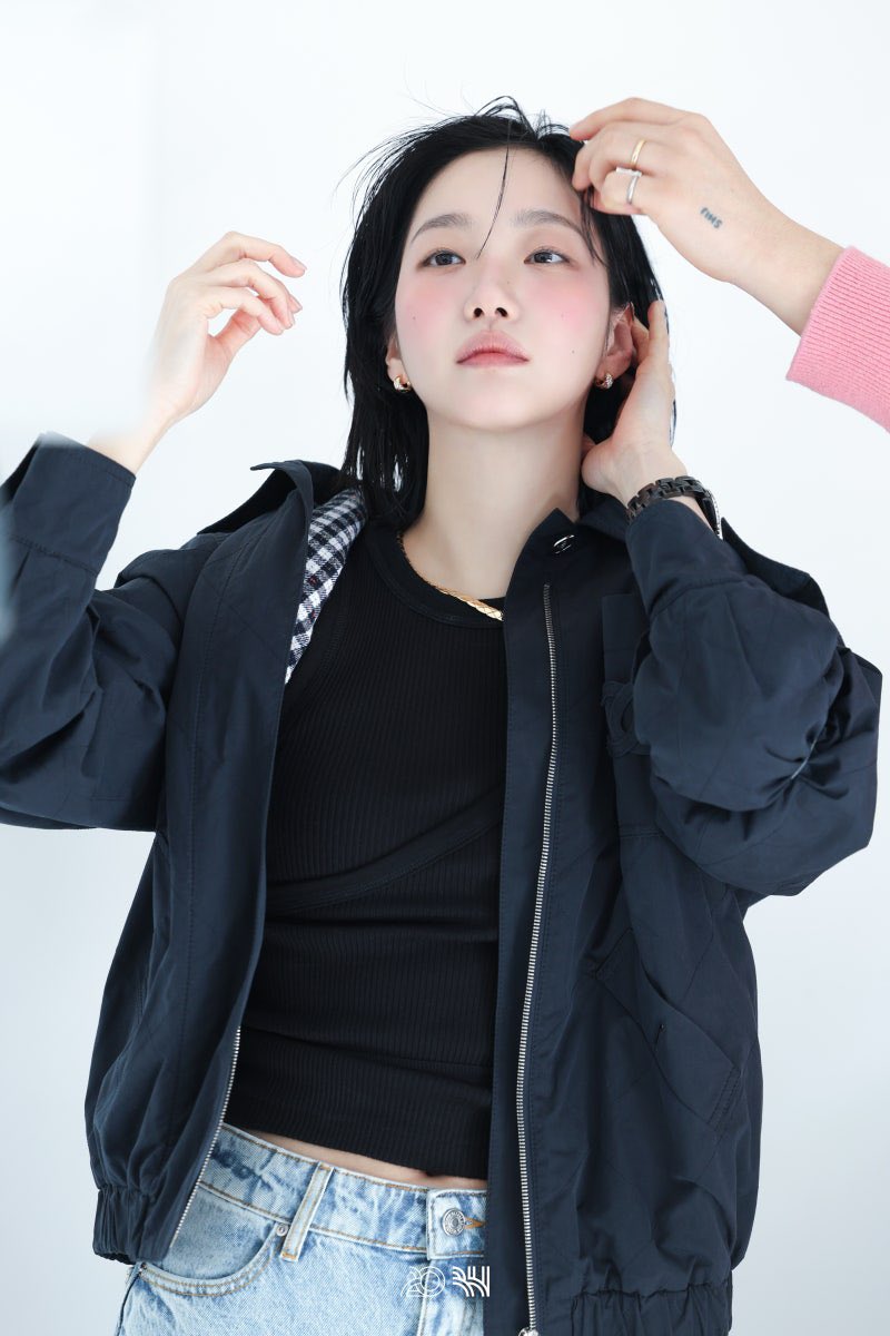 [잡담] 김고은 화보 비하인드 진짜 넘 예뿌다 | 인스티즈