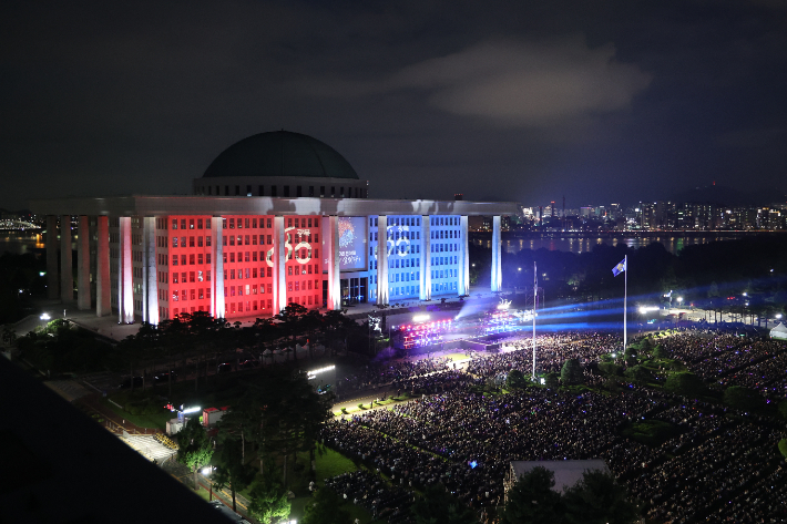 [정보/소식] 1년전 싸이 광복절 무료 공연 관객석..jpg | 인스티즈