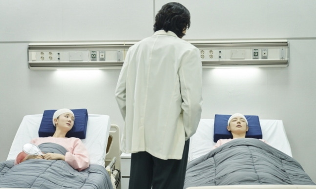 [정보/소식] 닥터신) 정이찬, 뇌 체인지 수술 후 깨어난 백서라 대답에 경악(닥터신) | 인스티즈