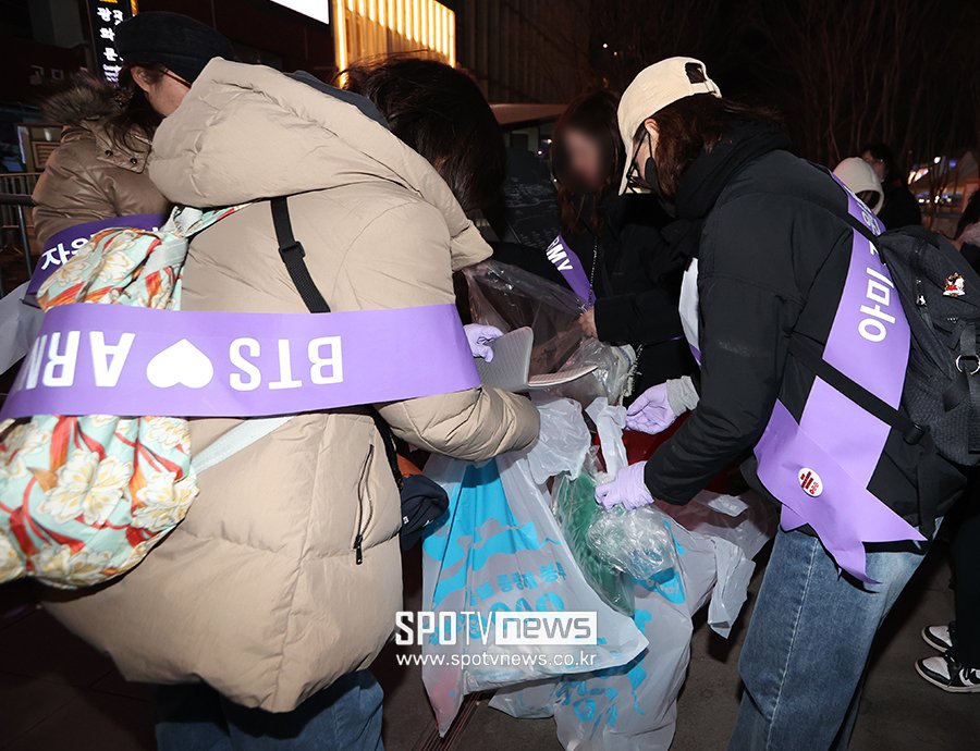 [정보/소식] 방탄팬들 오늘 공연끝나고 청소봉사 하고갔다함 | 인스티즈