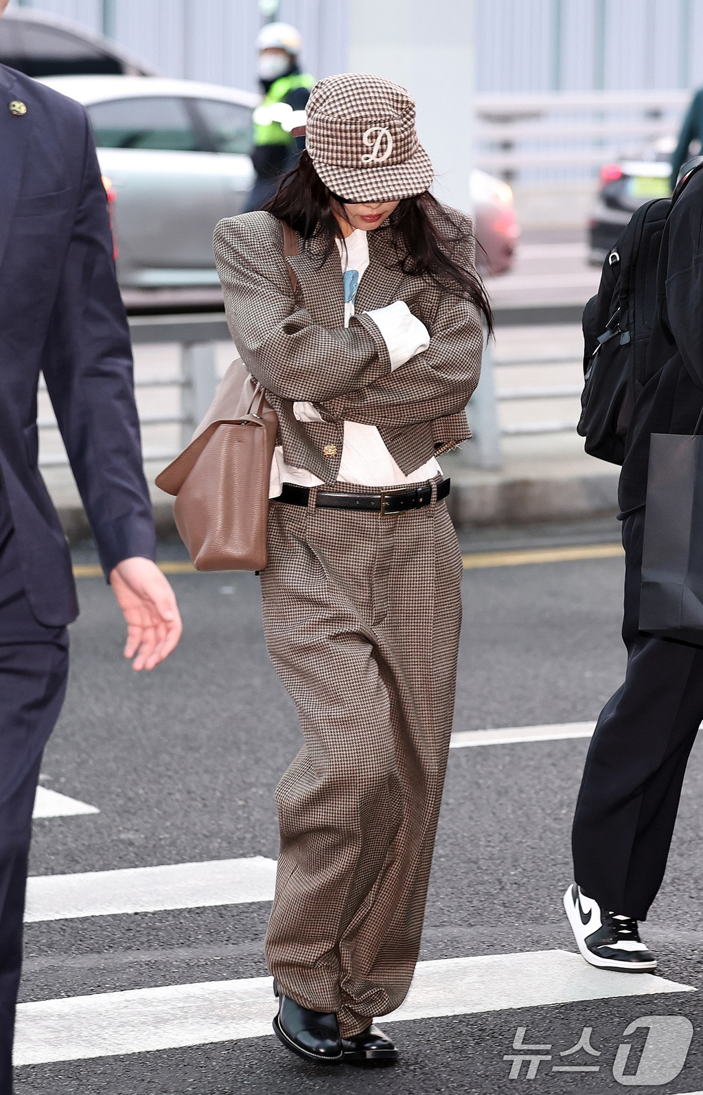 [잡담] 오늘 제니 공항 착장 역대급이다.... | 인스티즈