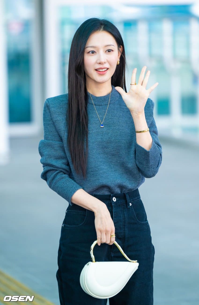 [잡담] 오늘자 불가리 행사 때문에 출국하는 김지원 | 인스티즈